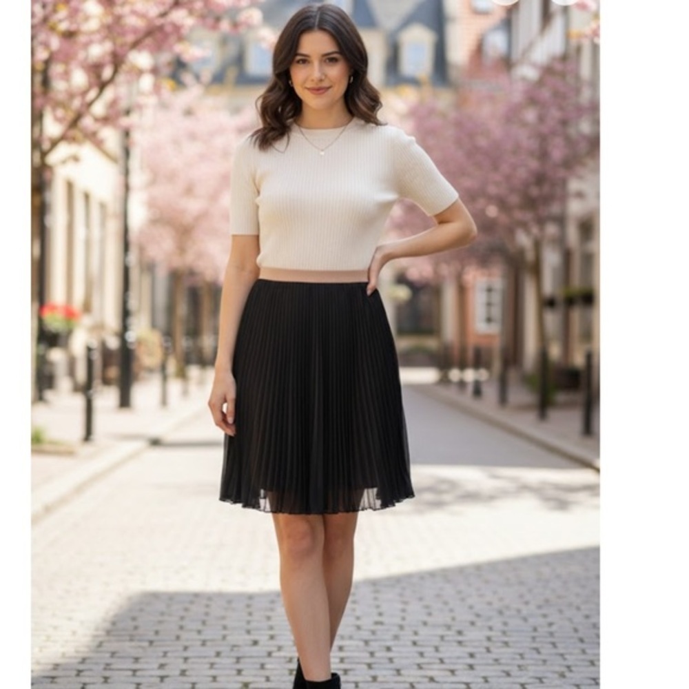 GATA. Elegant Black Pleated Skirt. SIZE. 36